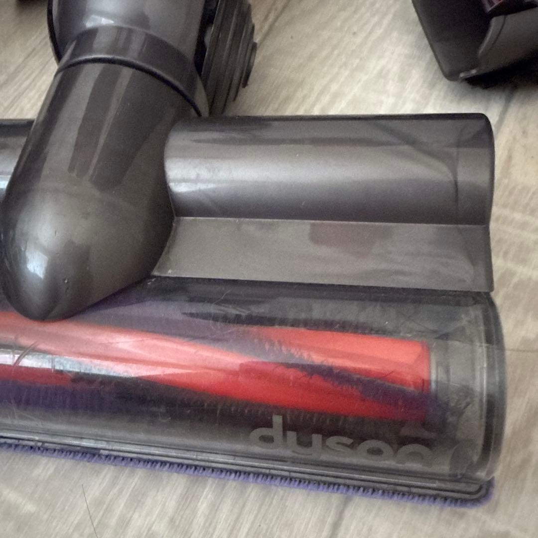 dyson スティッククリーナー 本体 壁掛け充電スタンド付き　V7 slim