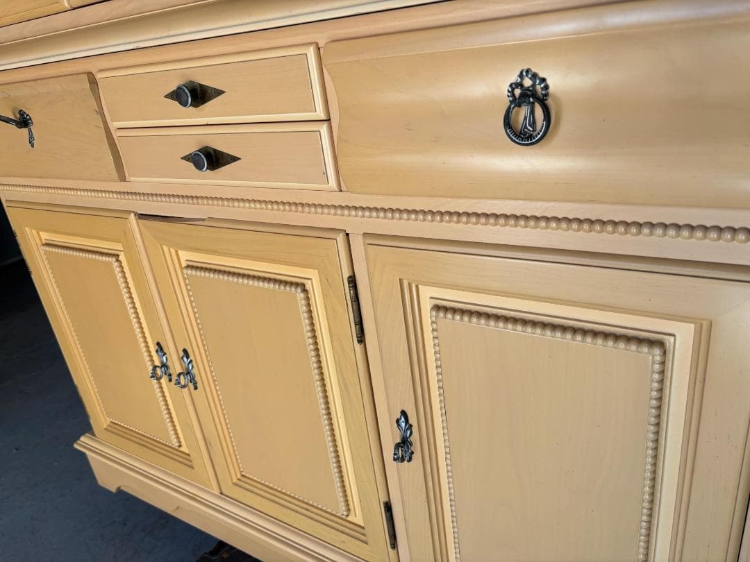 しほ アメリカ製、LYNN HOLLYN リンホーリン 食器棚 ・ 飾り棚