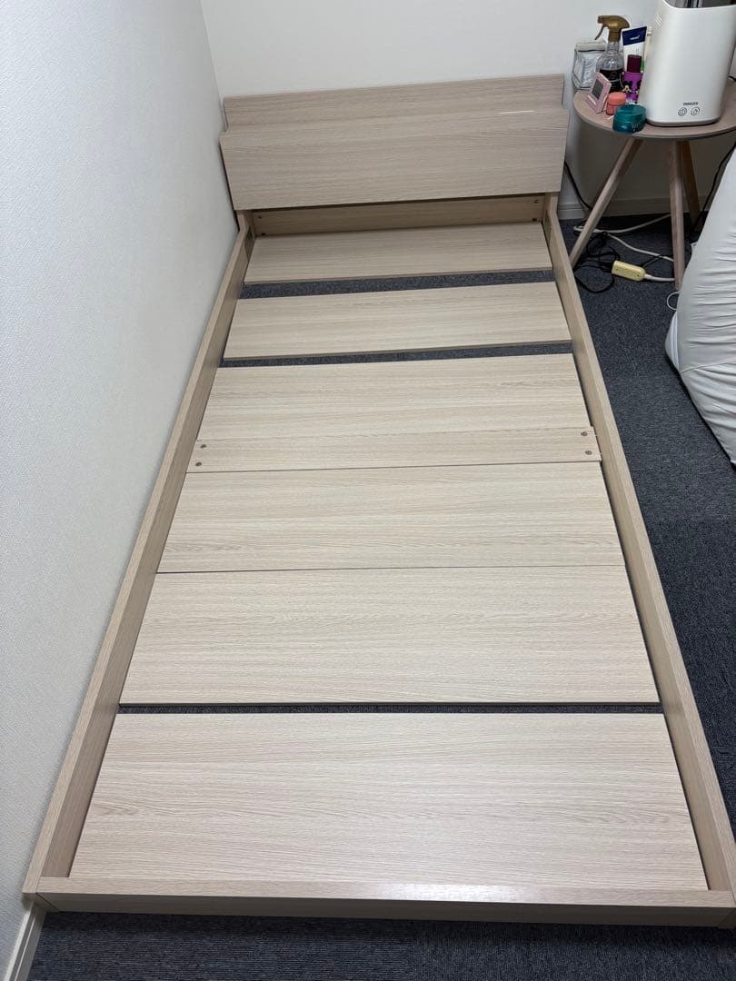 シングルベッドフレーム ライトウッド コンセント付き