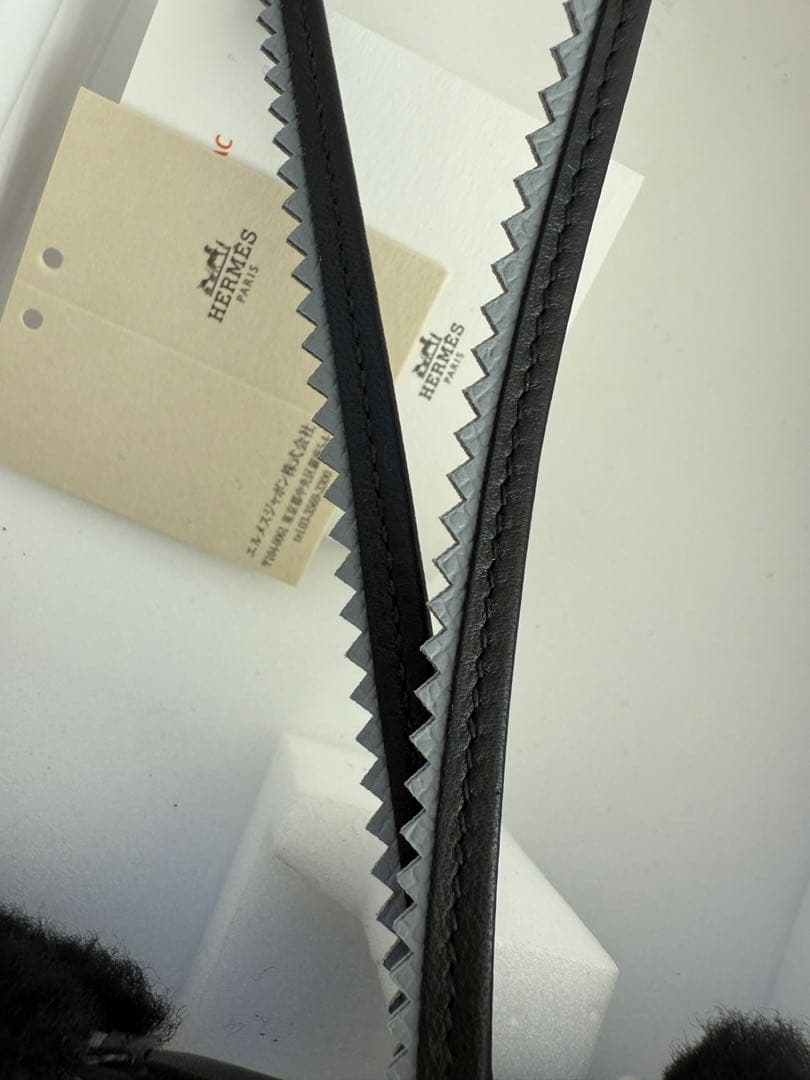 本物保証エルメスバディチャーム 首輪付きクロ×グリパンタン【2025年春夏新色】