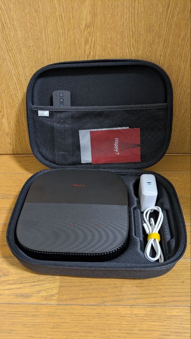 Anker Nebula Vega（ケース付き）