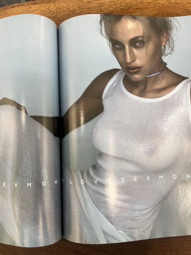 女性情報誌 Vogue Italia February 1999 colour issue