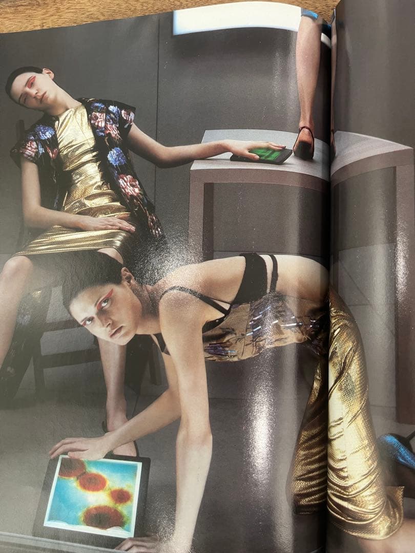 女性情報誌 Vogue Italia February 1999 colour issue