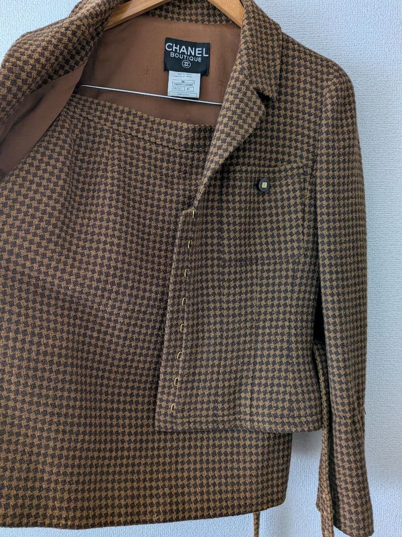 CHANEL【最終値下げ】美品　ツイードベルト付きジャケット　ココボタン