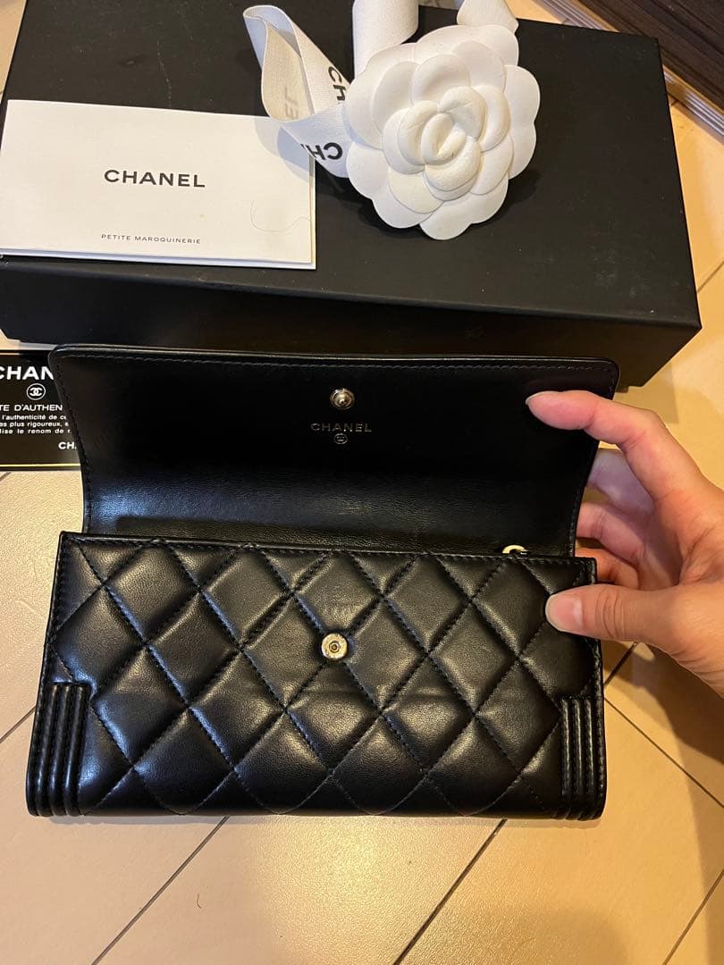 CHANEL 美品　ボーイ　長財布　マトラッセ　ブラック　シルバー
