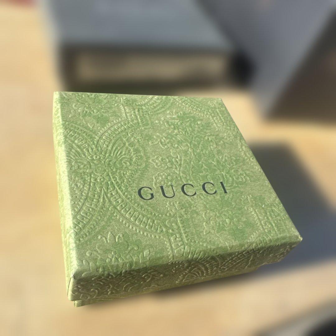 K*.様 GUCCI シルバー ツイストデザイン ピアス