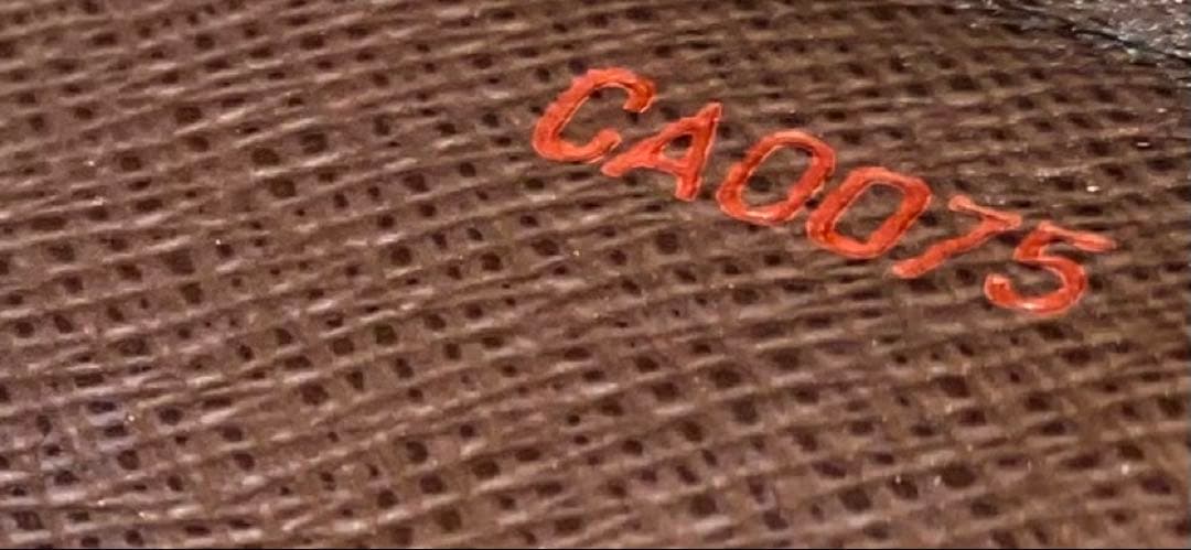 ルイ・ヴィトン　ダミエ長財布