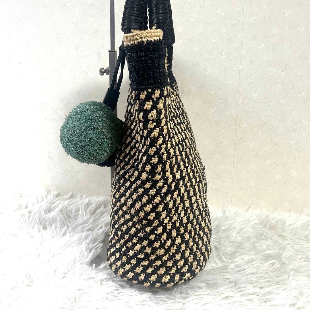 ヘレンカミンスキー　ラフィア　かごバッグ　トートバッグ　チャーム　レザーハンドル