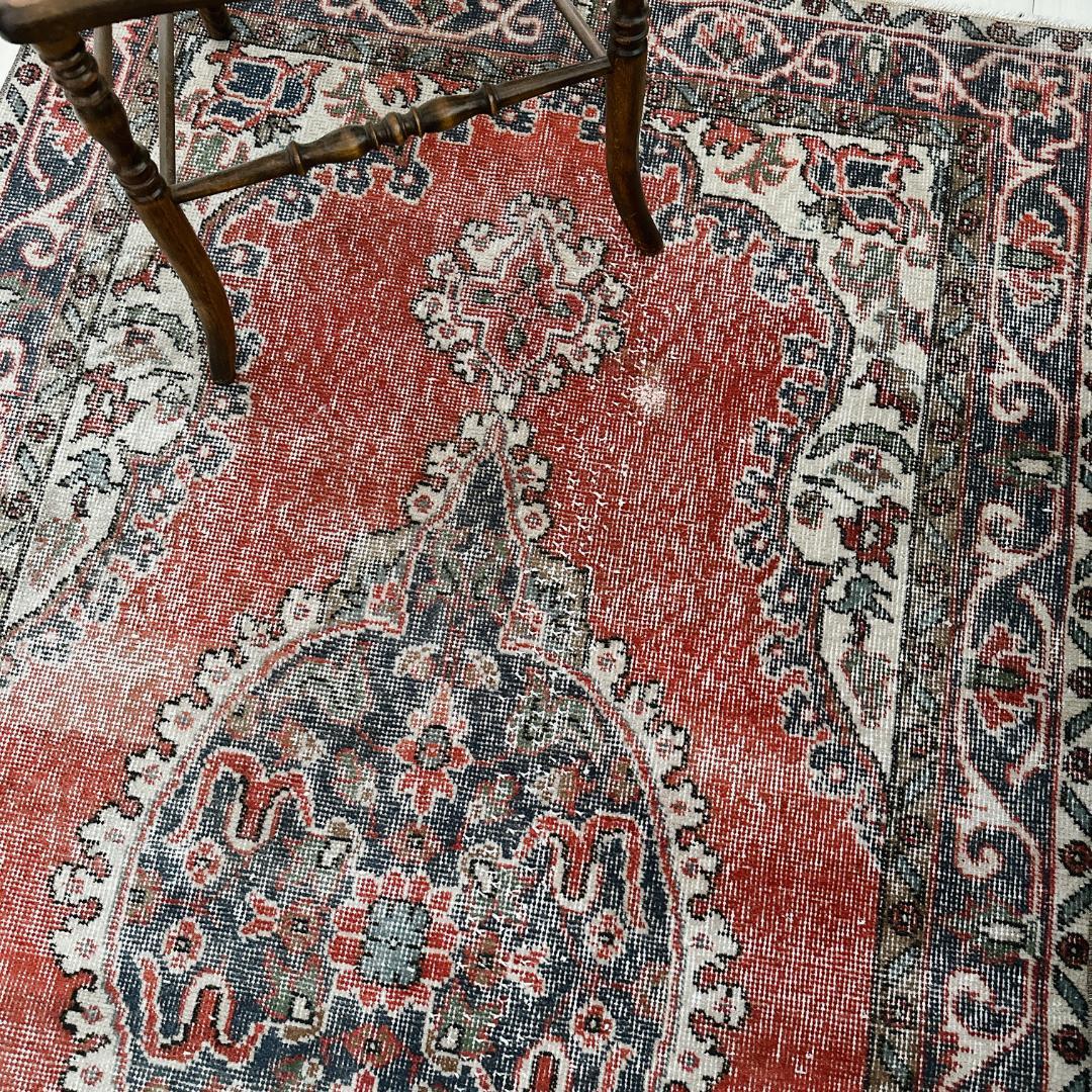 トルコ ヴィンテージラグ A120 レッド ネイビー カーキグリーン