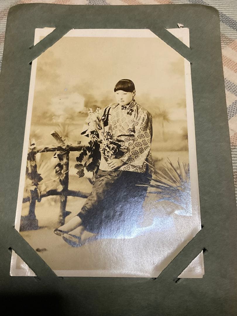 憶追（右から読みとなります）戦前の絵葉書アルバム。【当時の女優、満州事変などの】