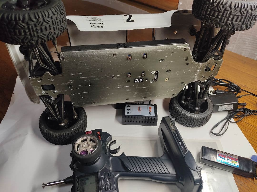 ブラシレス EP 1/8 オフロード アウディ クワトロ？