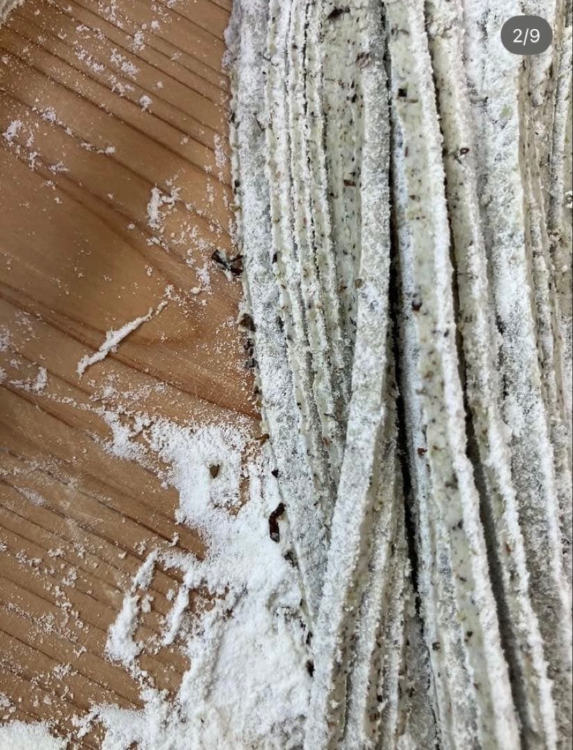 極粗でも切れにくいお蕎麦が打てる大理石のエンボスローラー‼️