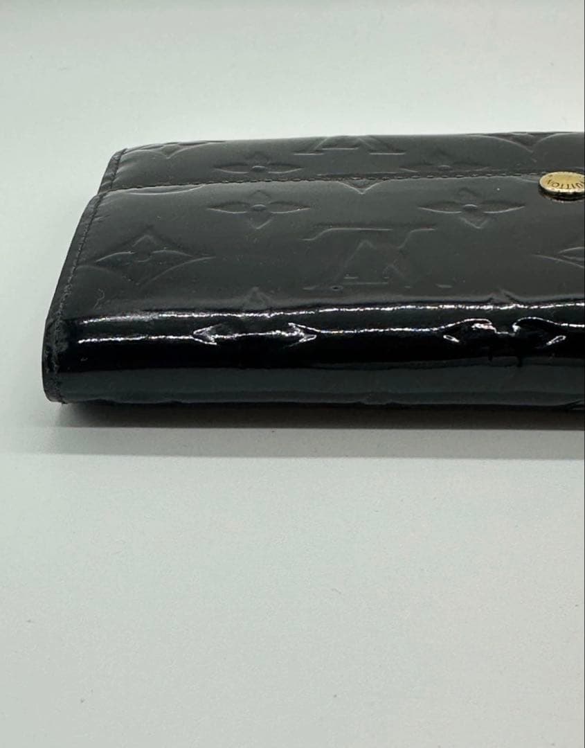 ルイヴィトン ヴェルニ ポルトフォイユ サラ　M90080