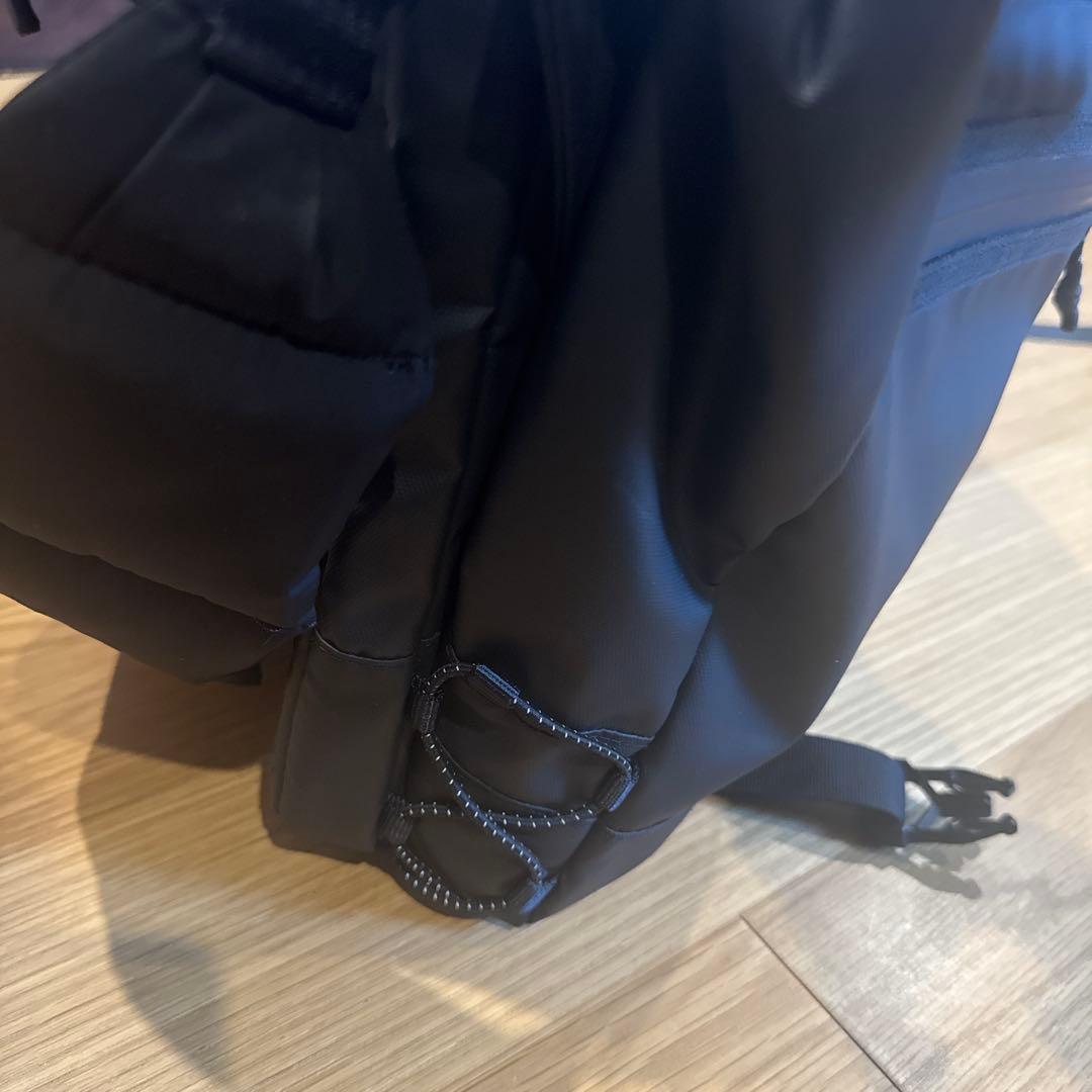 パ*カ様 topologie メッセンジャーサコッシュラージ （本体のみ）