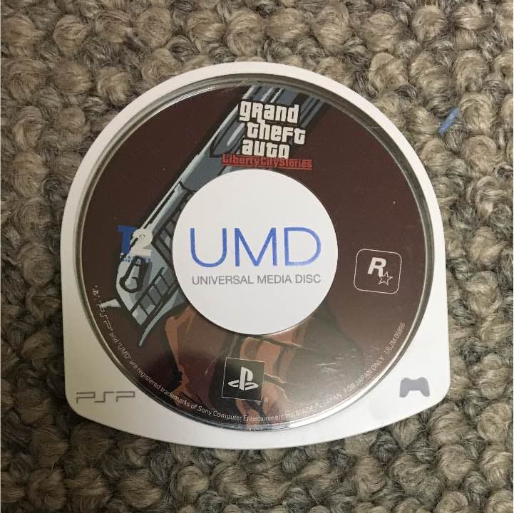 PSP(ケース＋充電器付)＋ソフト２つ