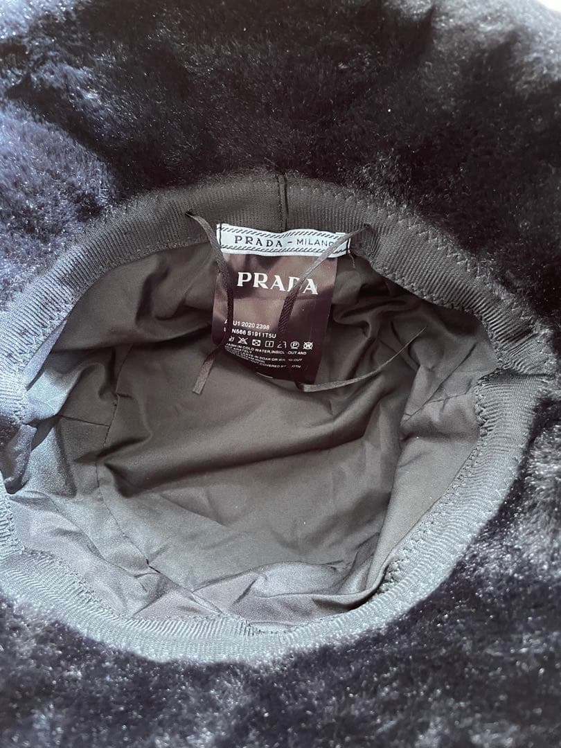 も*本様 PRADA 黒 ファーバケットハット