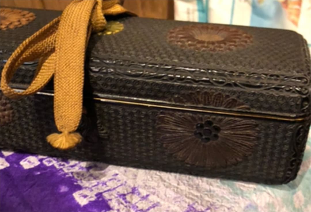 菊紋　銀金具中梨子硯箱　銀水滴