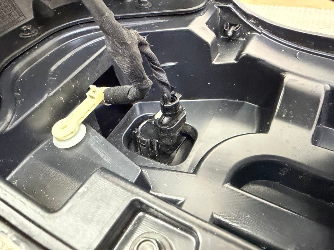 JLラングラーMOPAR純正USプラスチックリアバンパー (パークセンサー有り)