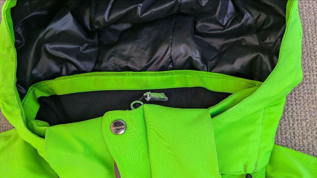 2021-2022年ONYONEスキーウェア上下セット（ジャケット・パンツ）