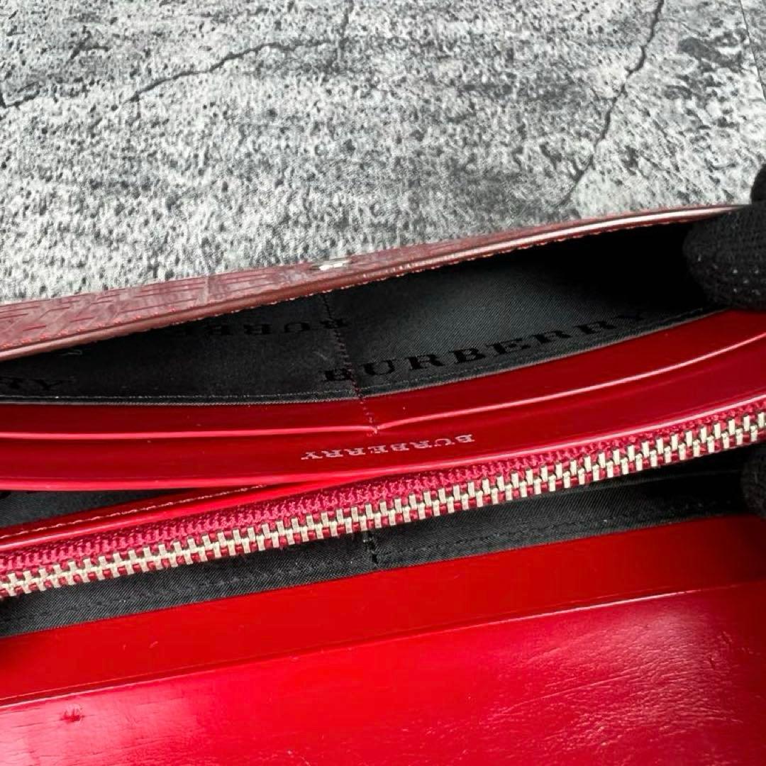 BURBERRY パテントレザー 型押し 二つ折り 長財布