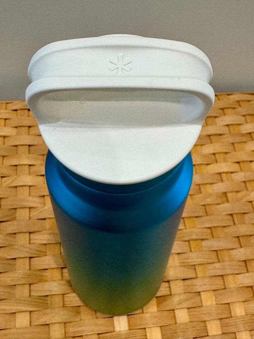 新品 未使用  peak チタン水筒 600ml オーロラボトル