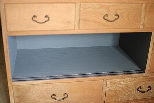 古い木枠のガラス戸棚　木製引き出し8杯