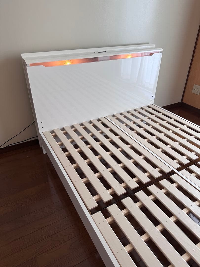 ニトリ　ダブルサイズ　すのこ　ベットフレーム　ホワイト