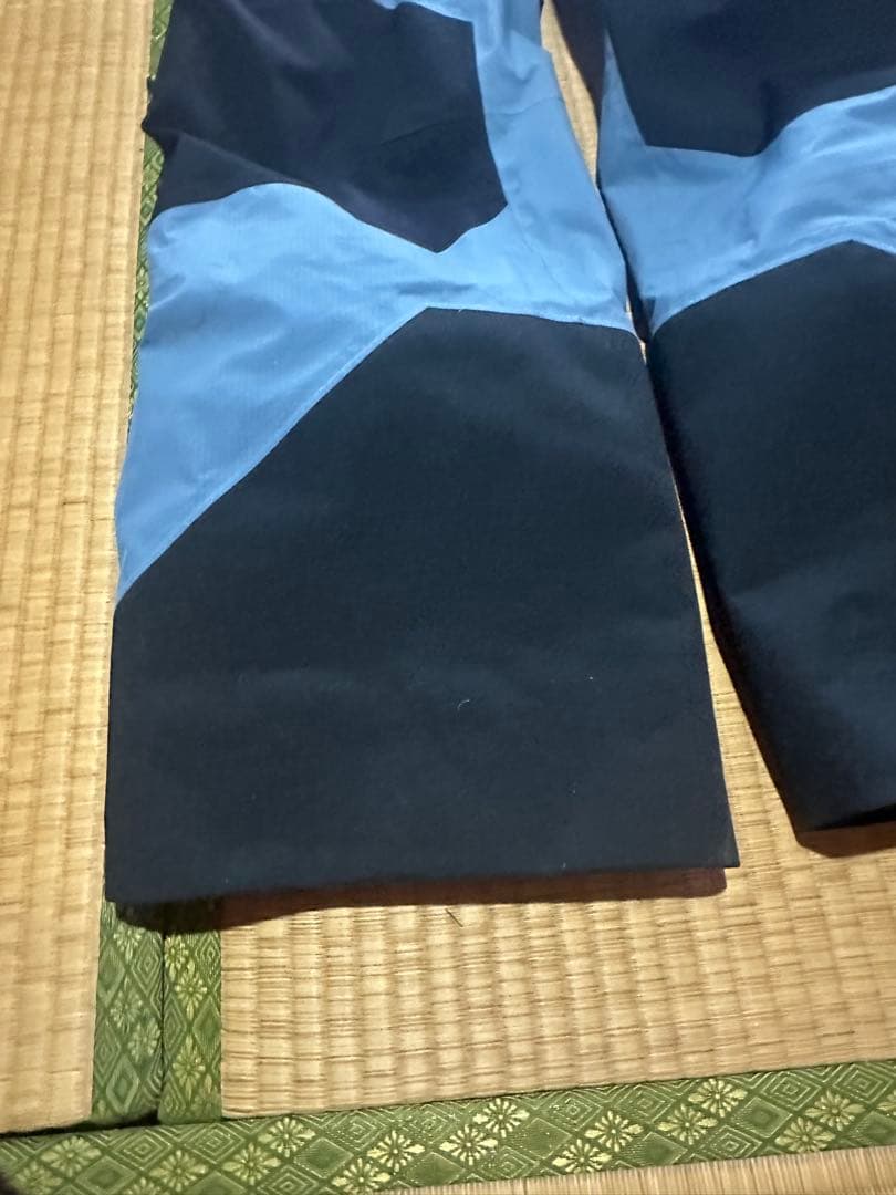 ピークパフォーマンス　Vertical Gore-Tex Proスキーウエア