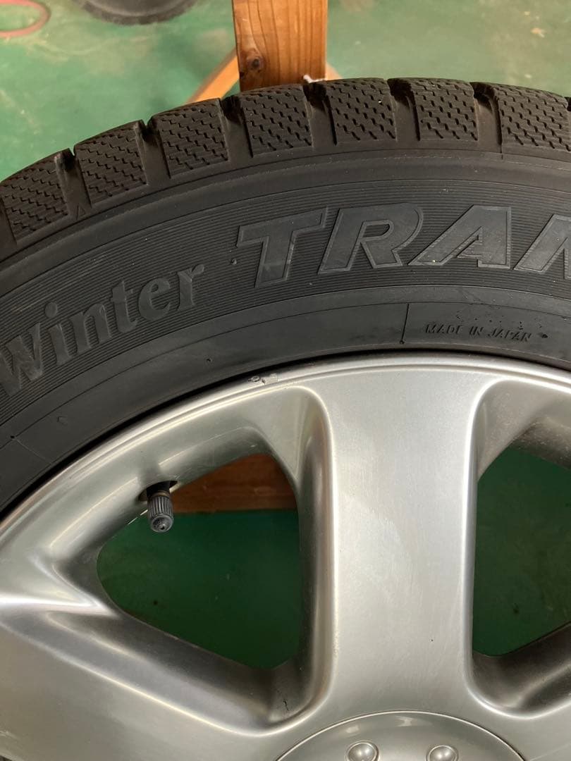 215/60/17 エルグランドE51純正アルミ付きスタッドレスタイヤ