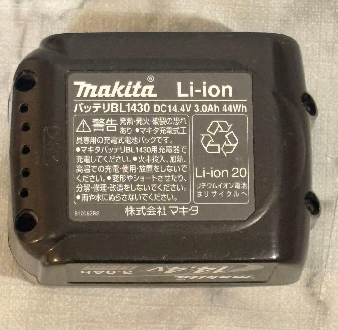 マキタ 充電式クリーナ CL108FD コードレス掃除機　バッテリー、充電器付き