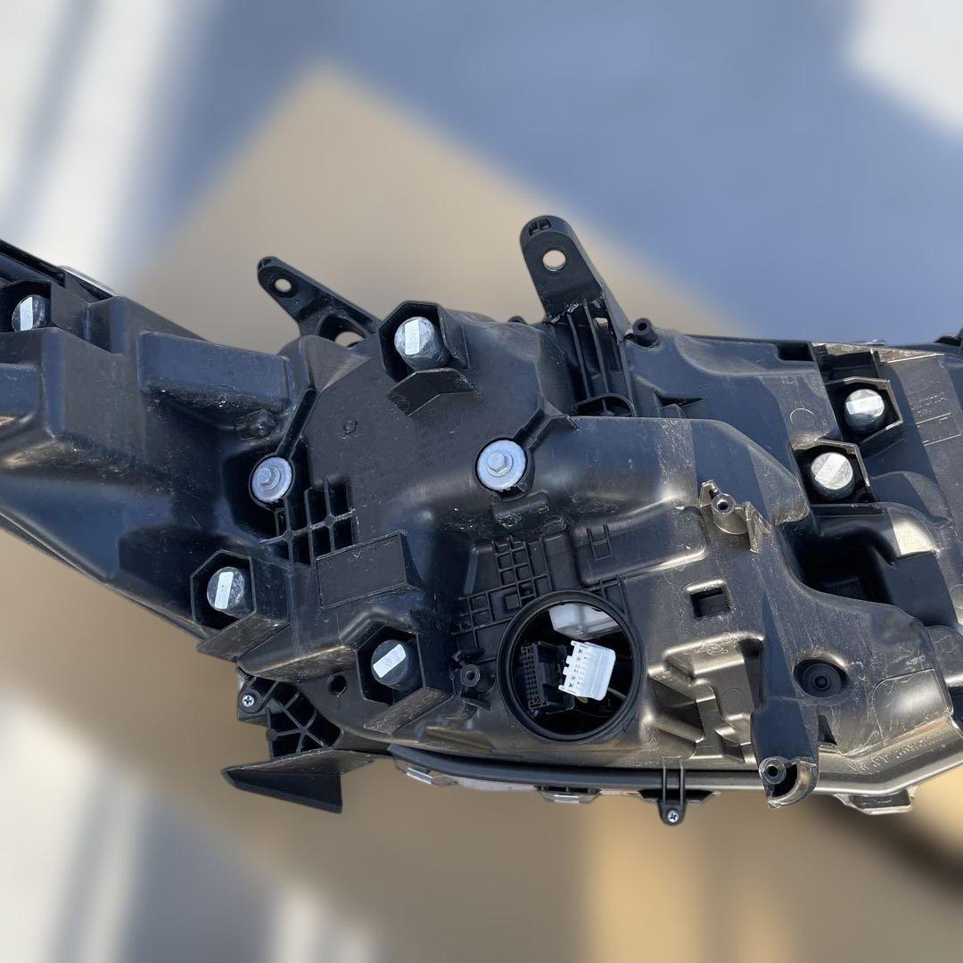 30アルファード左中古ヘッドライト　81185-V2230