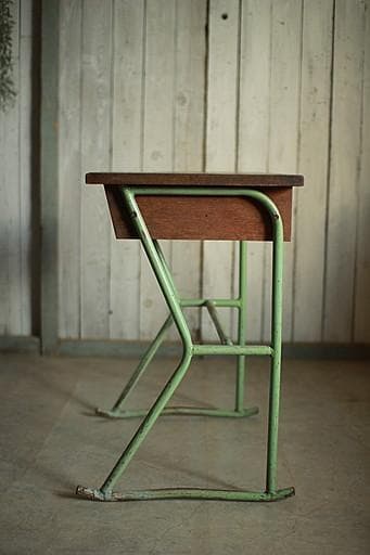 雰囲気の良い古い小学校の机　鉄脚　古材