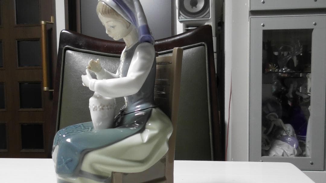 LLADRO　リヤドロ　【花瓶を持つ少女】　置物　インテリア　リアドロ　Ｌ387