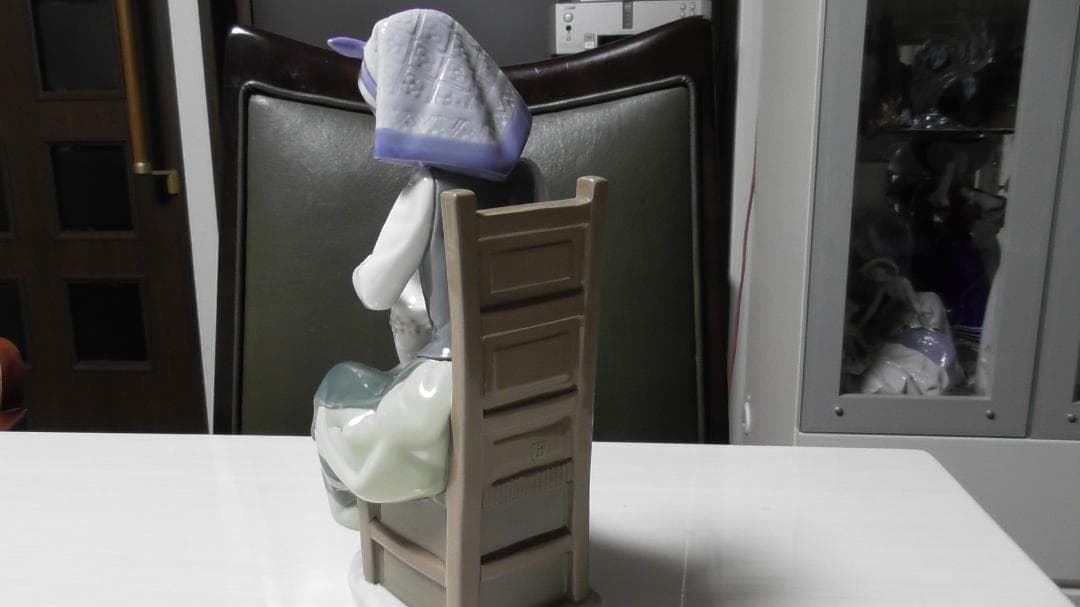 LLADRO　リヤドロ　【花瓶を持つ少女】　置物　インテリア　リアドロ　Ｌ387