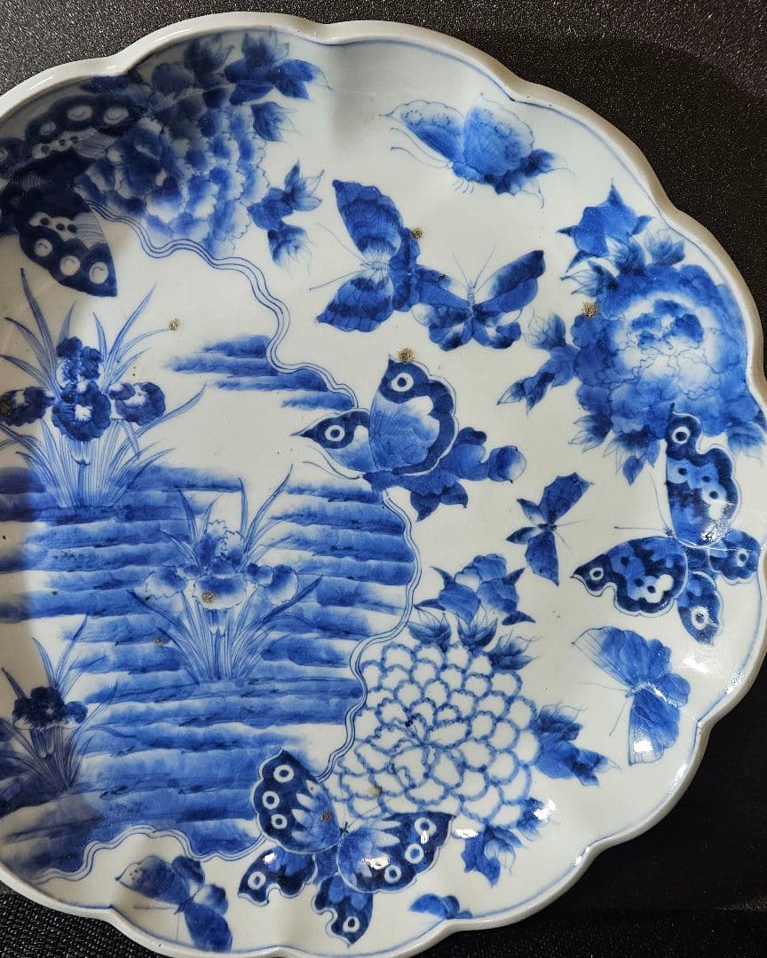 【上作品❗】江戸時代後期　古伊万里　染付　菖蒲に11蝶々図　輪花33.3cm大皿