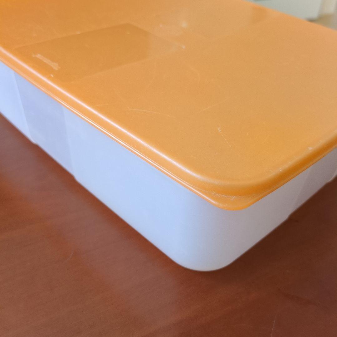 未使用品　タッパーウェア　食品保存容器 4個セット＋使用済み１個