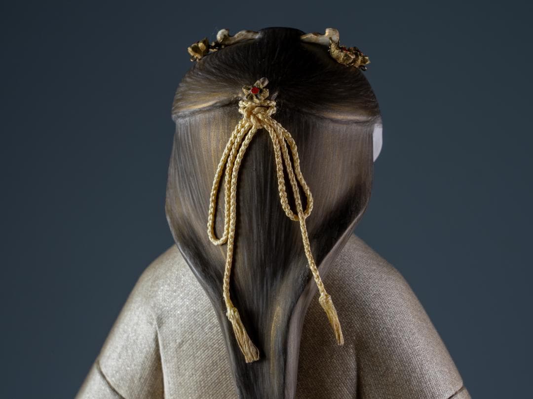 日本工芸会正会員 雨宮弘子作 嵌込人形『春野(佐保姫)』台共箱付 図録掲載品