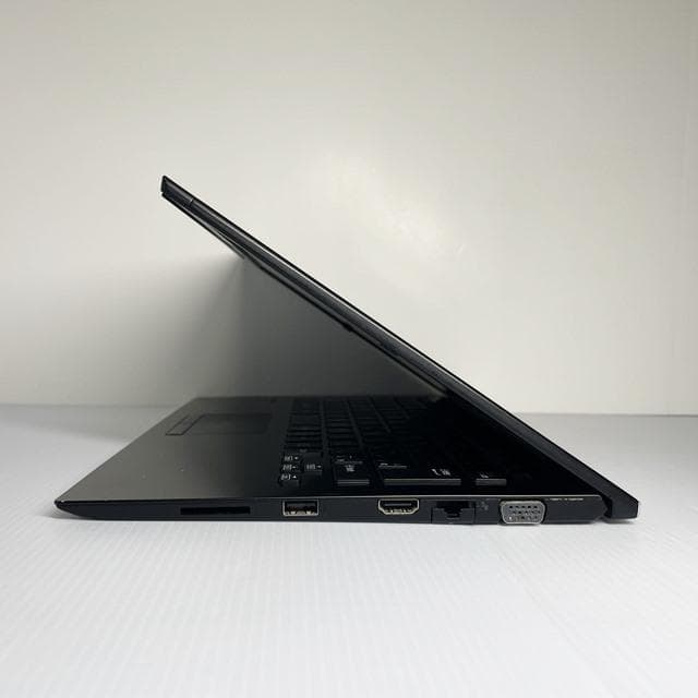 Win11の薄型軽量で持運び最適なスタイリッシュノートパソコンVAIOPROPG