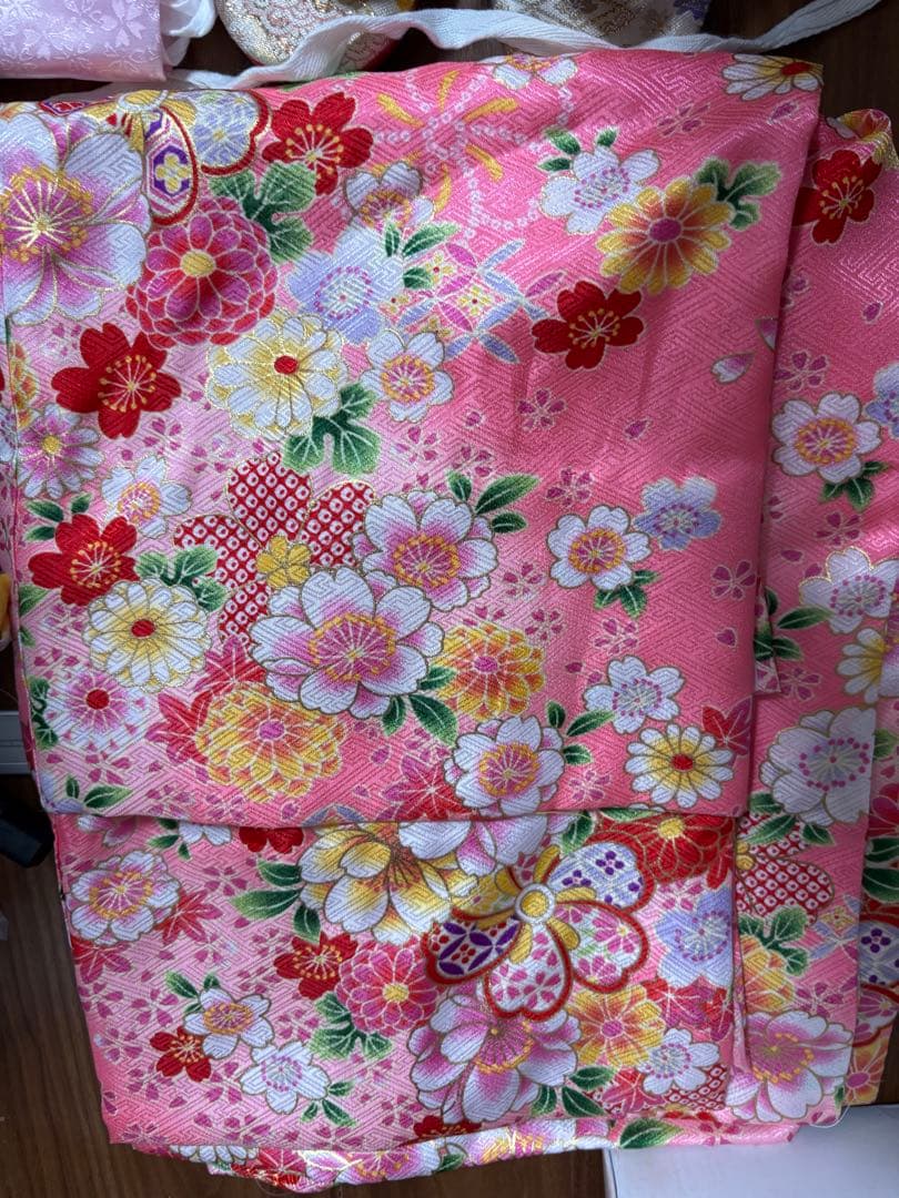 美品　定価33000円ほど！七五三花柄着物セット（ピンク・ベージュ）
