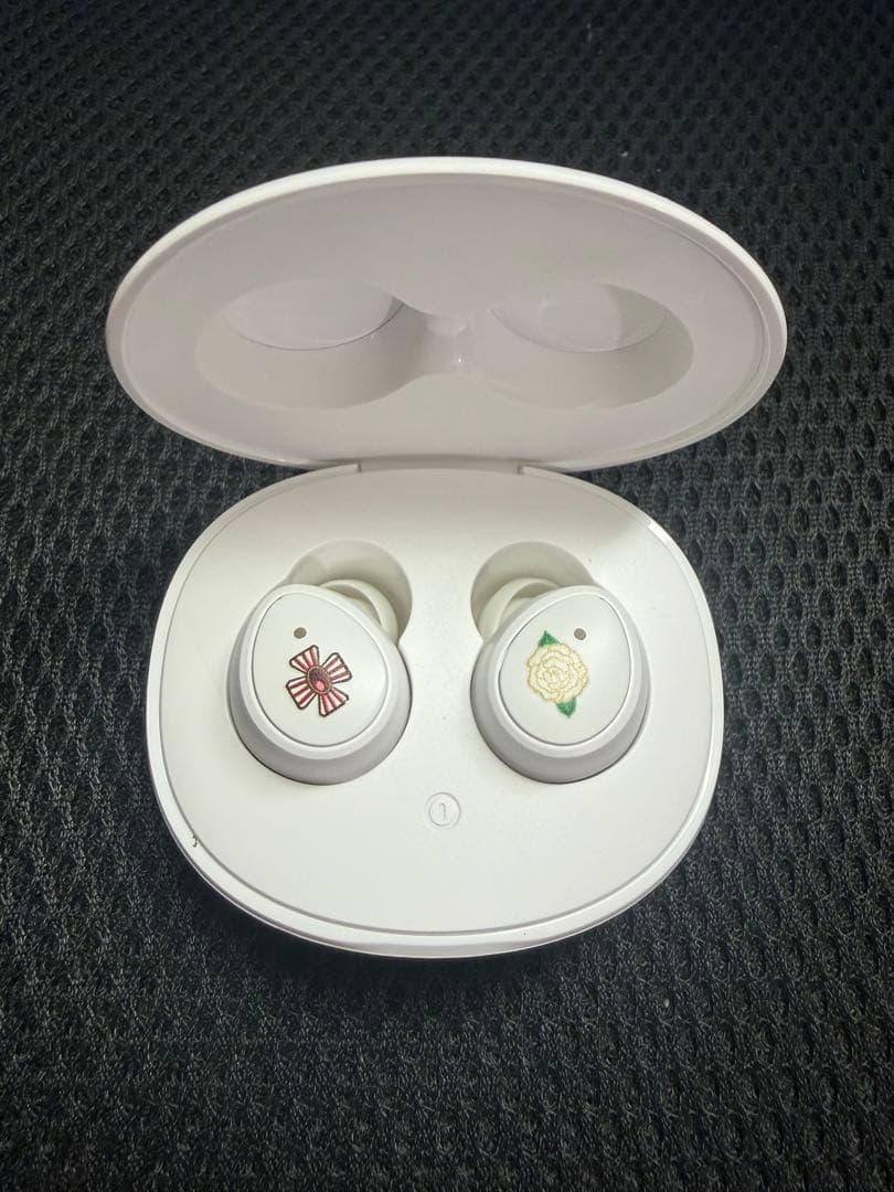 ワイヤレスイヤホン　ベルサイユのばらコラボ　オスカルモデル　※充電コードなし