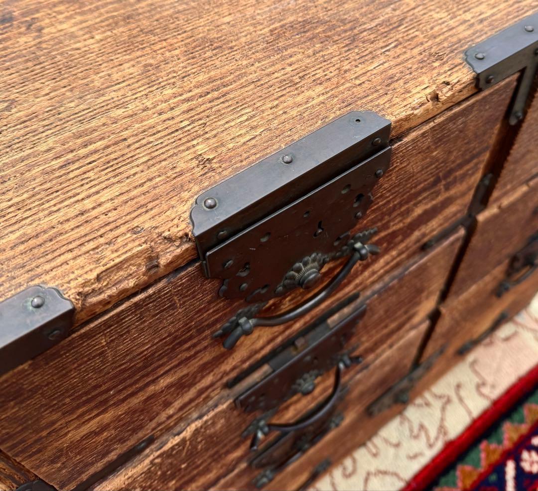 愛想はないが信用はある｜大正の金具箪笥