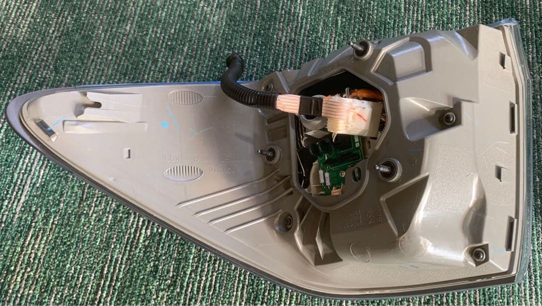 トヨタ クラウン ハイブリッド（DAA‑GWS204） テールランプ 左右 /