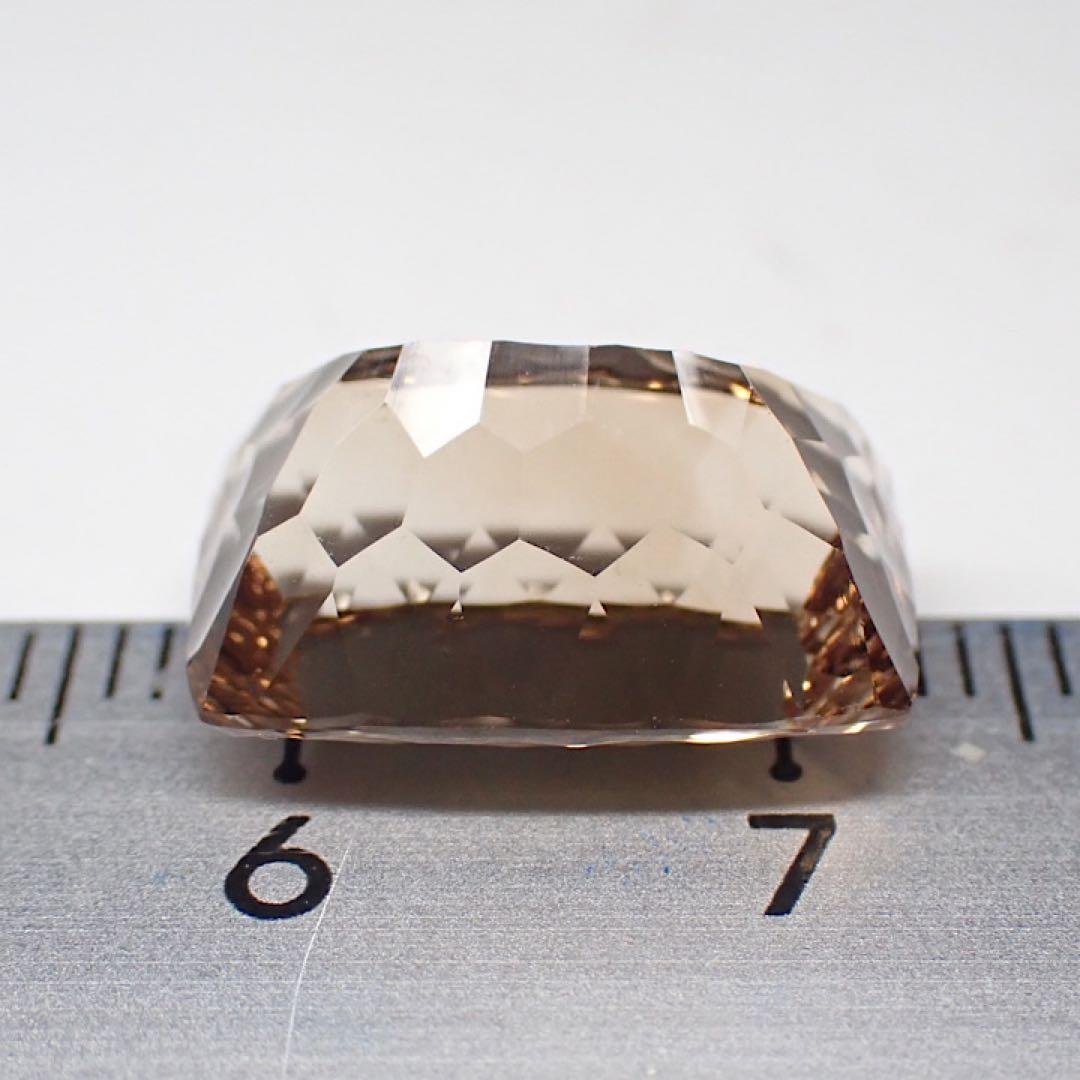 【ブラジル産】シャンパンカラートパーズ