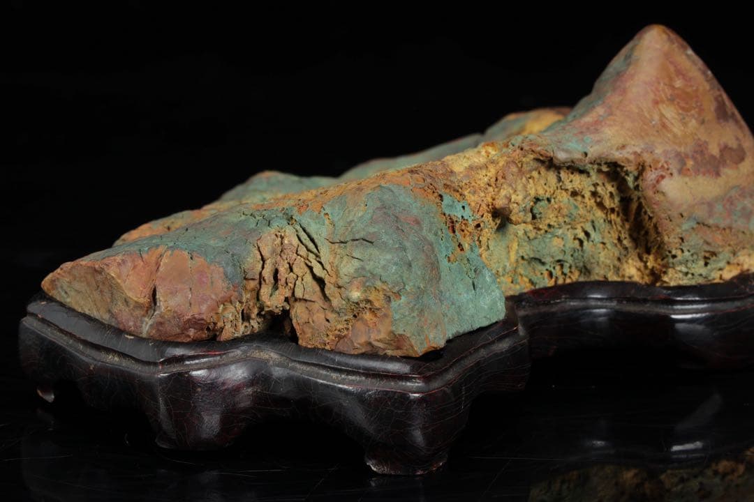 佐渡 五色石 885g 箱付 台座付 水石 鑑賞石 原石 天然石 自然石 飾石