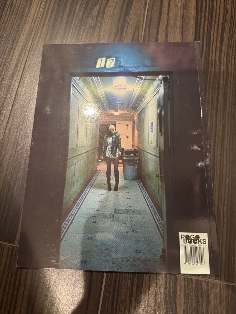 サンディ・キム写真集: SANDY KIM: INTO THE LIGHT