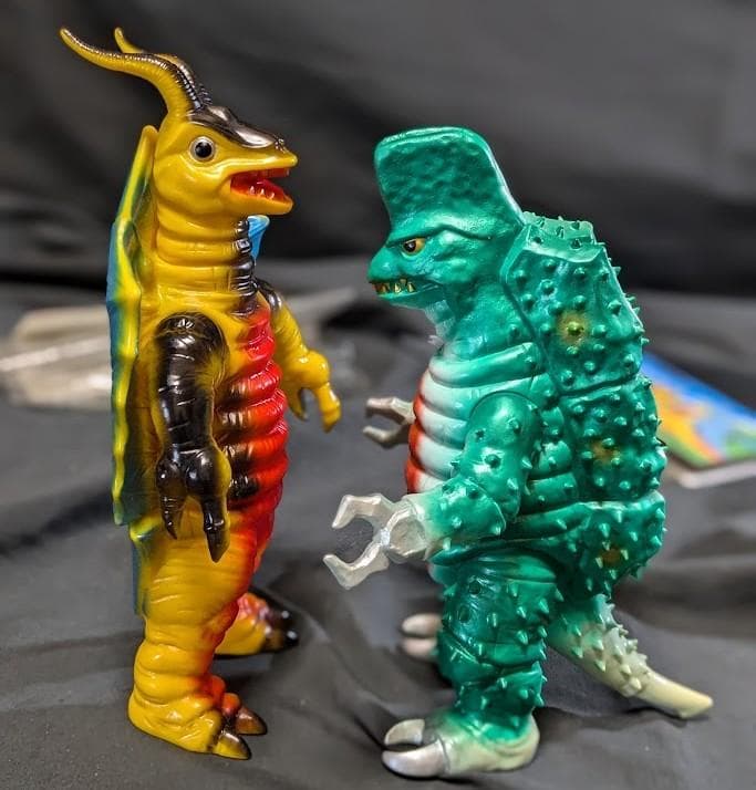 キングマイマイ成虫＆幼虫（ブルマァク復刻・怪獣郷）ソフビフィギュア２体セット