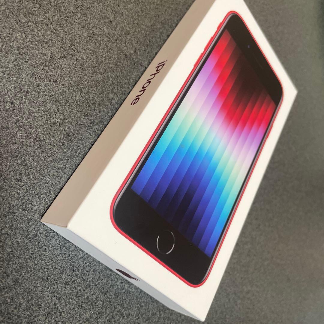 Apple iPhone SE (第3世代) 本体　レッド